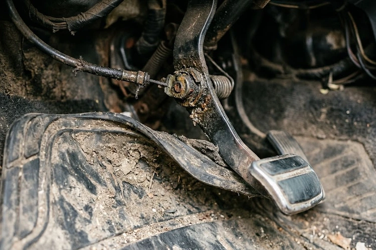 Car gas pedal and throttle body assembly illustrating the components involved in gas pedal sticking