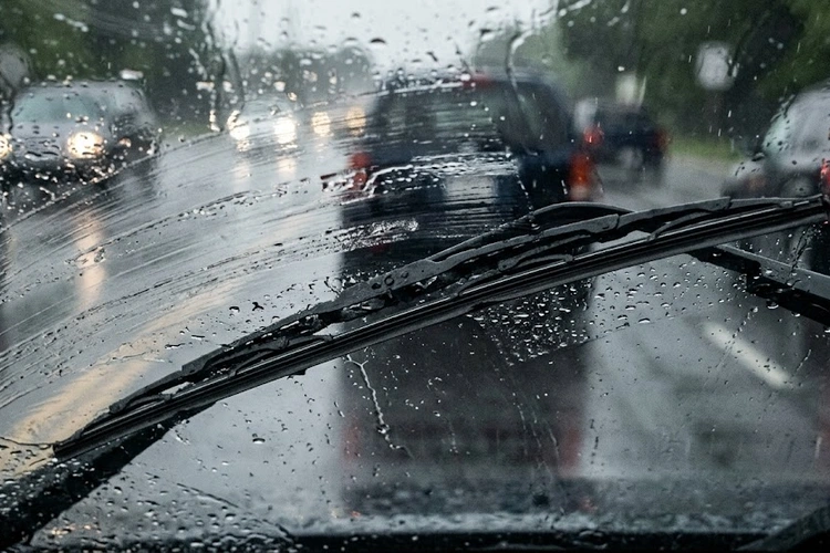 Close-up of a windshield wiper blade edge showing deformation causing windshield wiper chattering